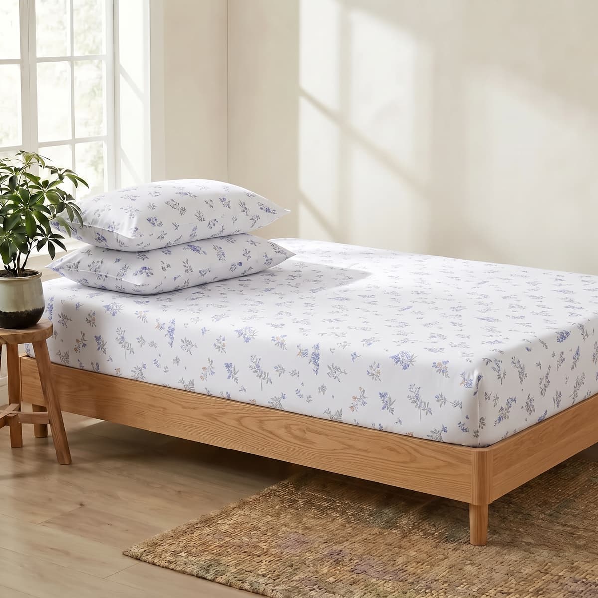 Bộ 3 món TENCEL 60s họa tiết Lupins xếp gọn trên giường