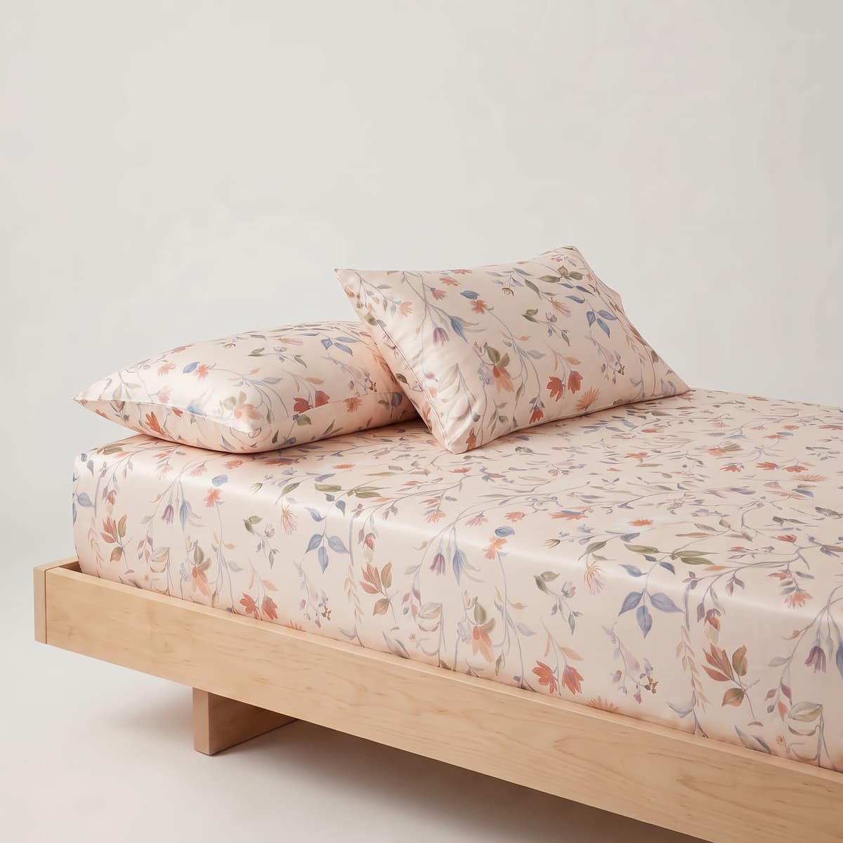 Góc giường với bộ 3 món TENCEL 60s họa tiết Spring